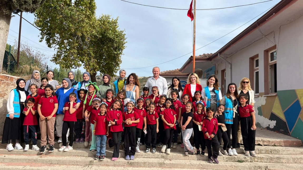 Okulumuzda Dünya Kız Çocukları Günü Kutlandı